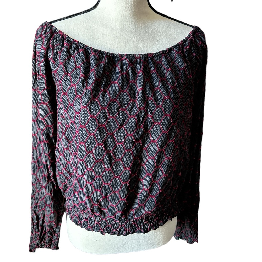 Woman’s Top - Picture 2 of 4